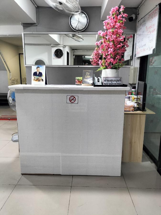 Uno Inn Bangkok Buitenkant foto