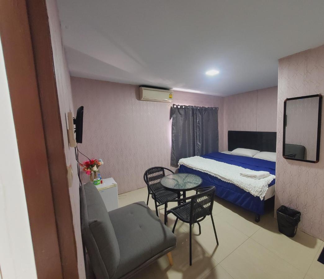 Uno Inn Bangkok Buitenkant foto