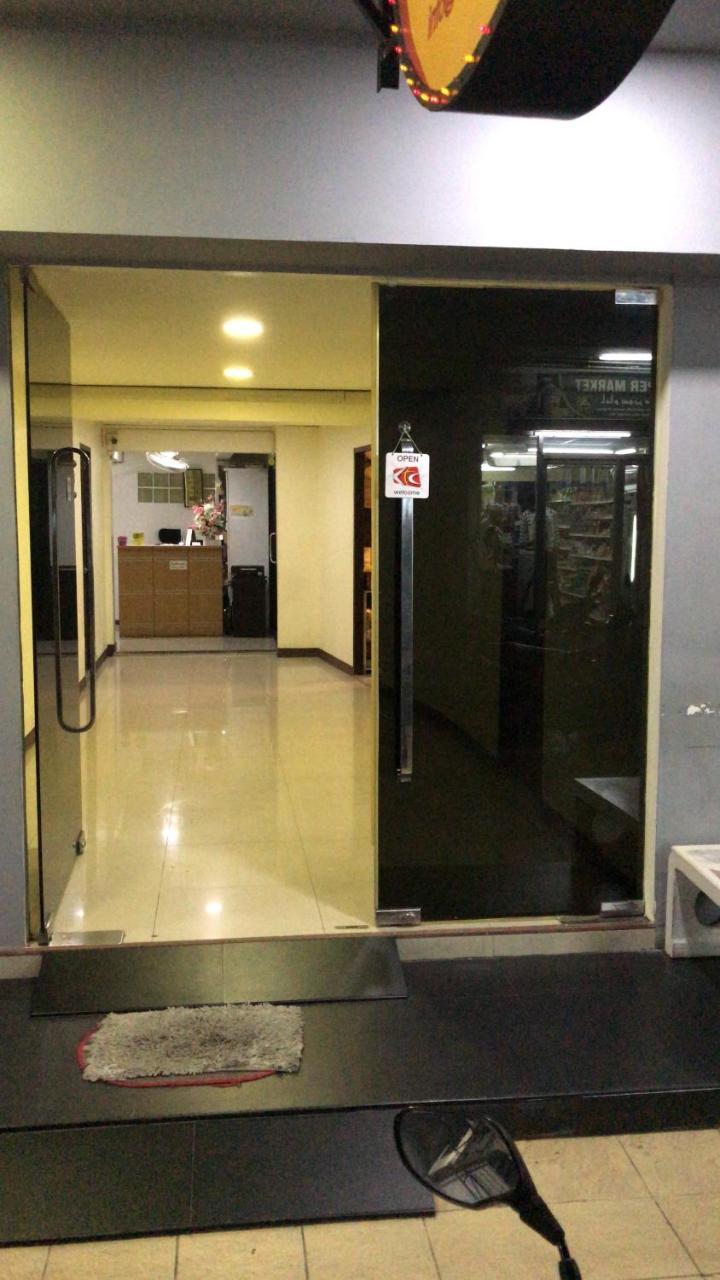 Uno Inn Bangkok Buitenkant foto